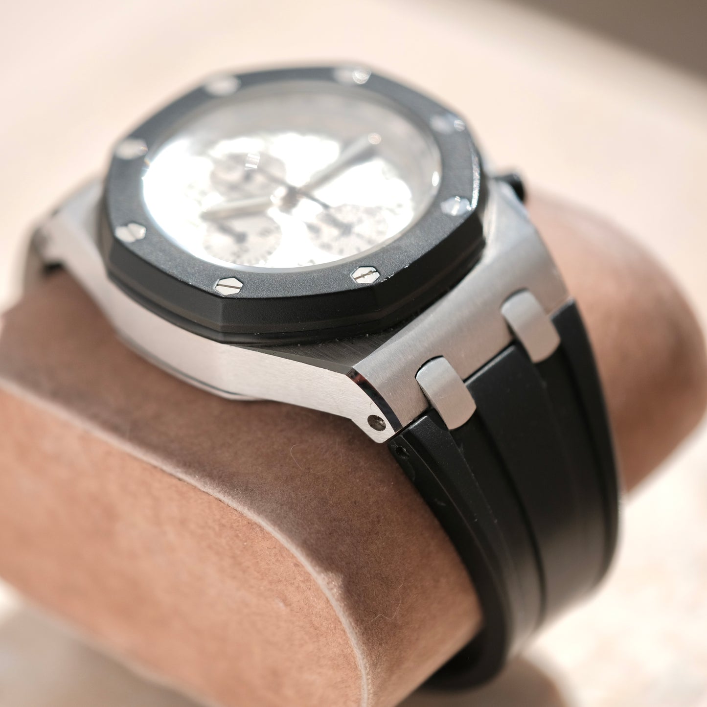 2011 Royal Oak Offshore Silver Rubberclad 25940SK, Box & Papers.