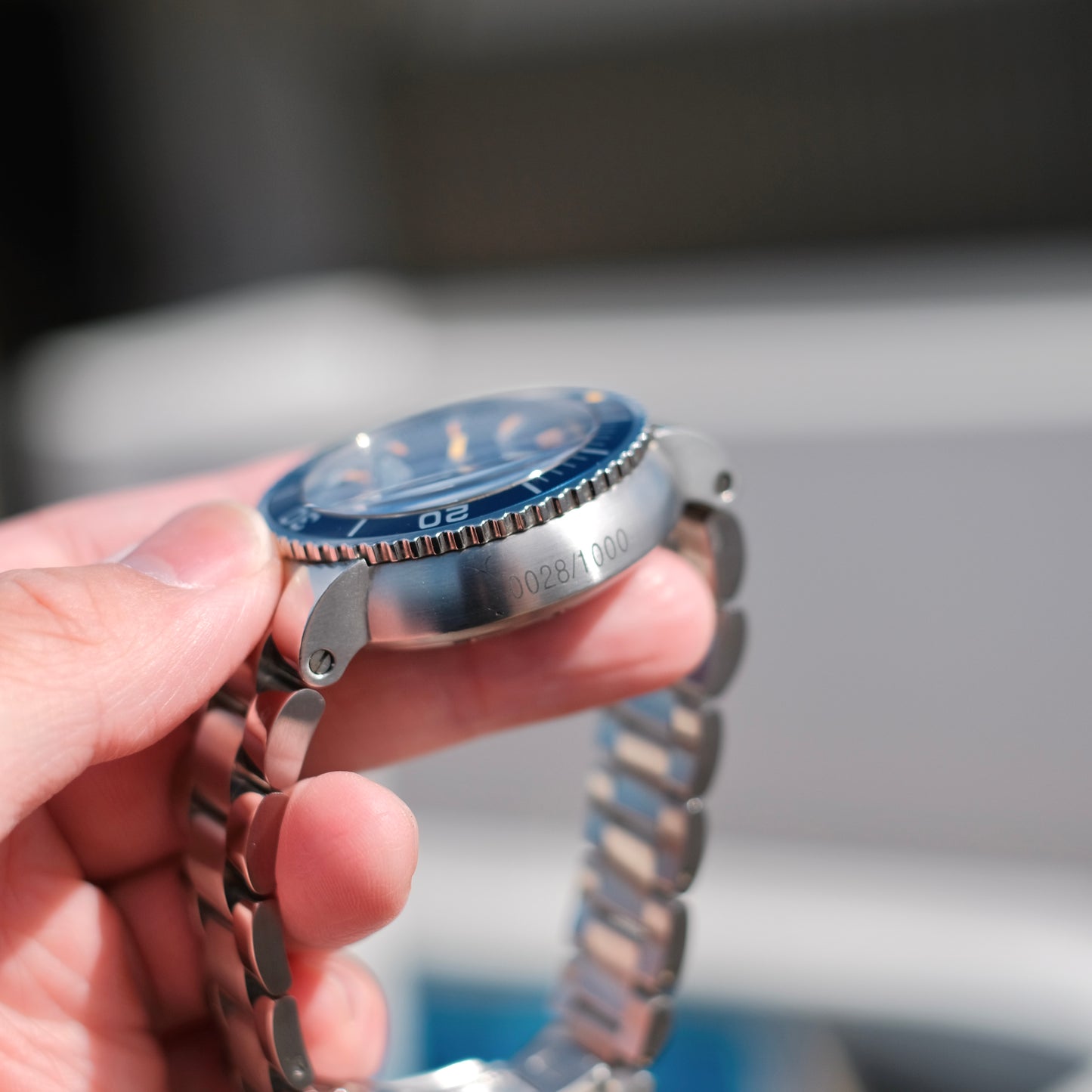 2010 7609 Diver Great Barrier Reef Limited 1000 pieces, Box & Papers.