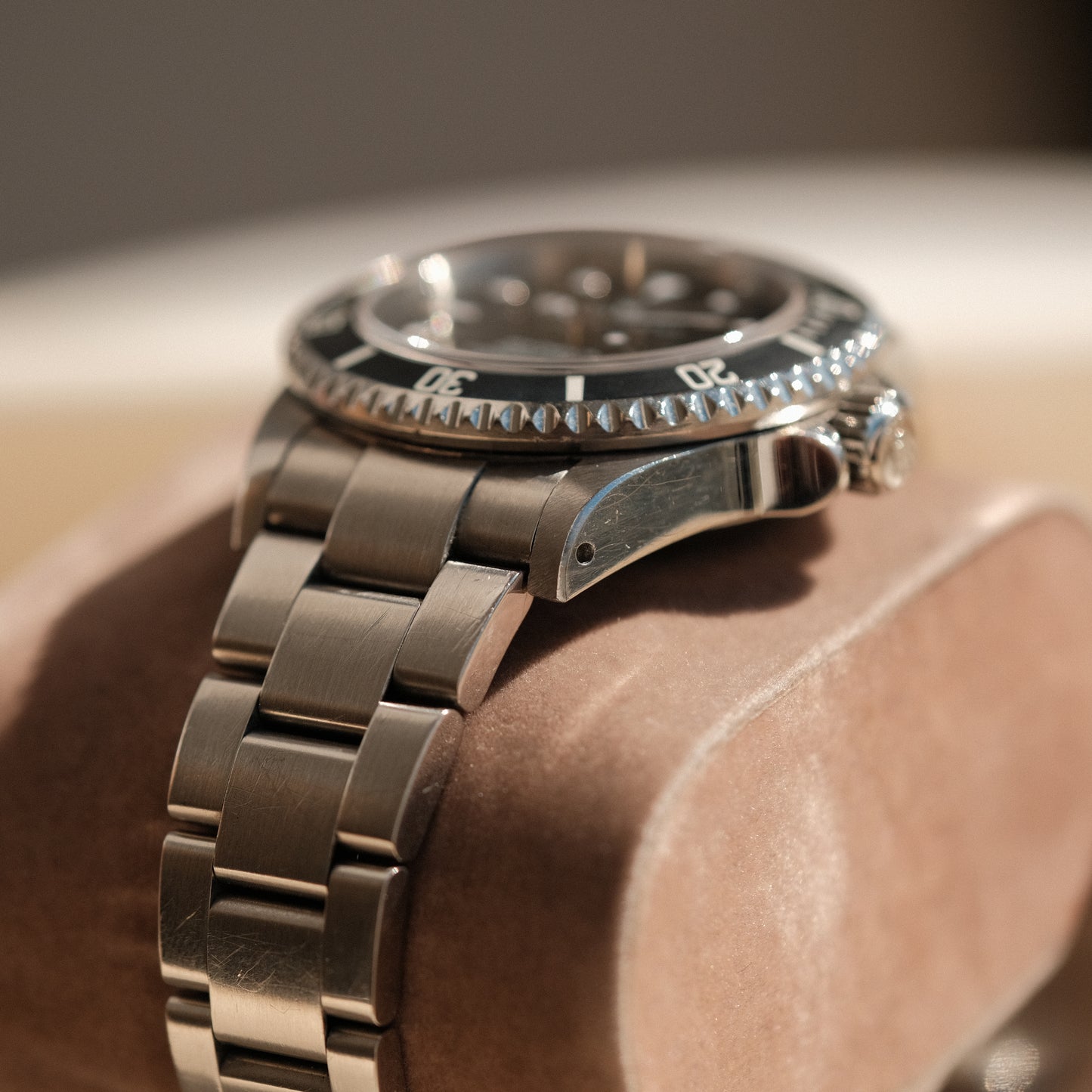 2000 Sea-Dweller 16600, Navy tone Bezel- Strong Chamfers & Full Set.