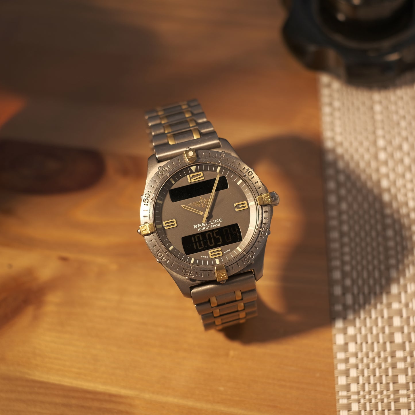 1997 Aerospace Titanium & 18k Gold F56062, Box & Papers.