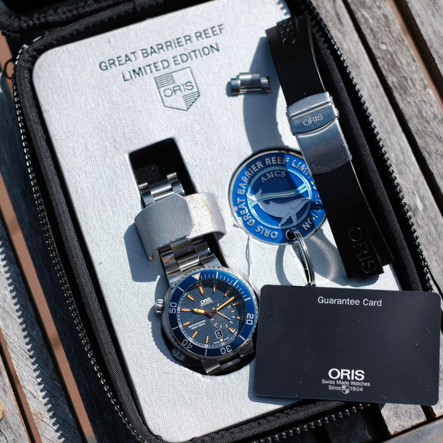 2010 7609 Diver Great Barrier Reef Limited 1000 pieces, Box & Papers.