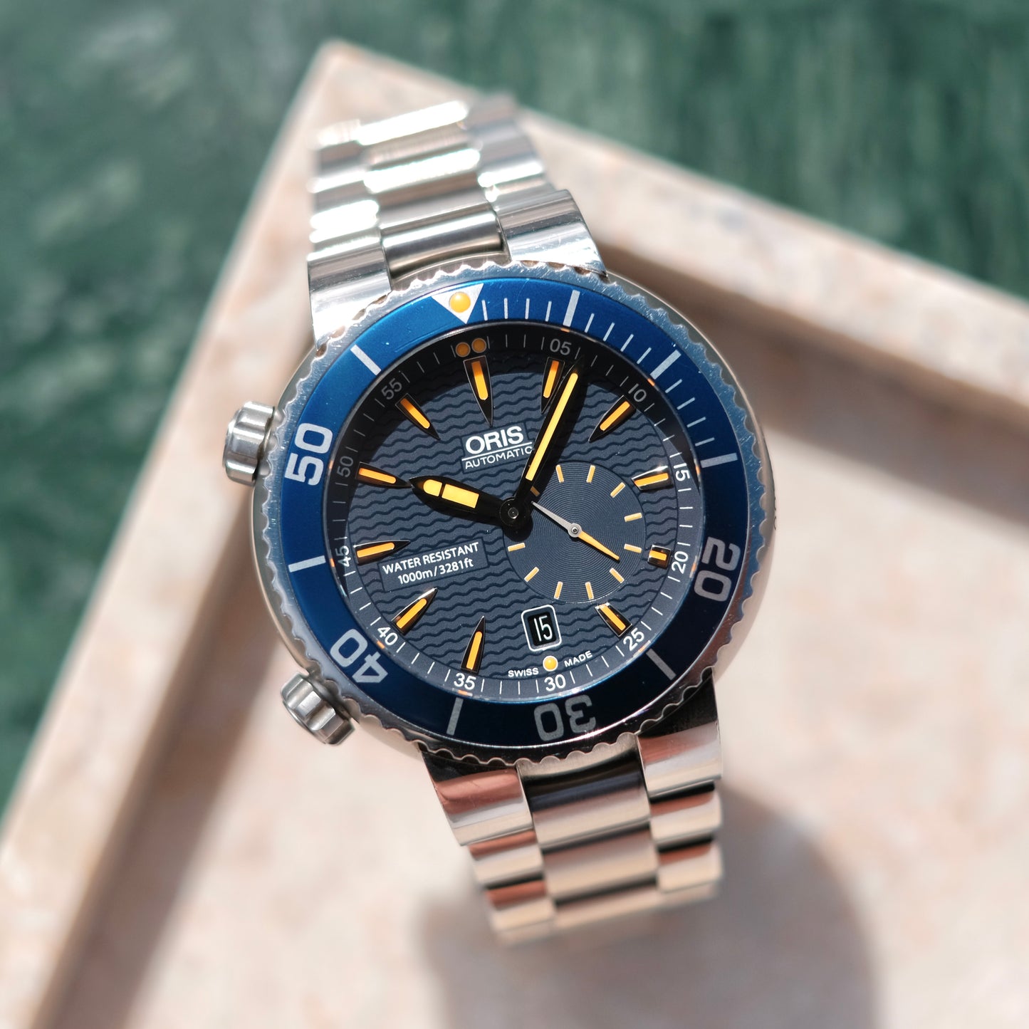 2010 7609 Diver Great Barrier Reef Limited 1000 pieces, Box & Papers.