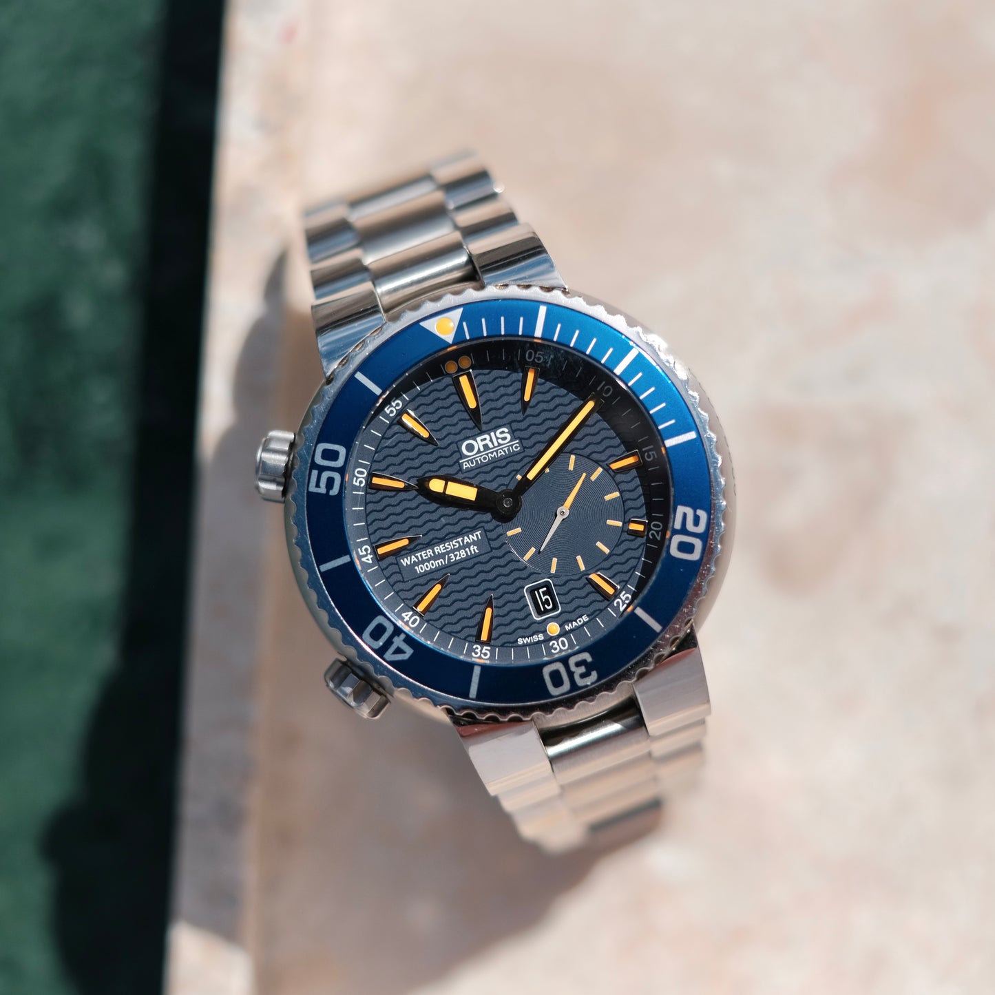 2010 7609 Diver Great Barrier Reef Limited 1000 pieces, Box & Papers.