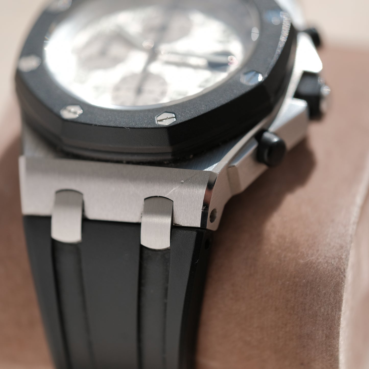 2011 Royal Oak Offshore Silver Rubberclad 25940SK, Box & Papers.