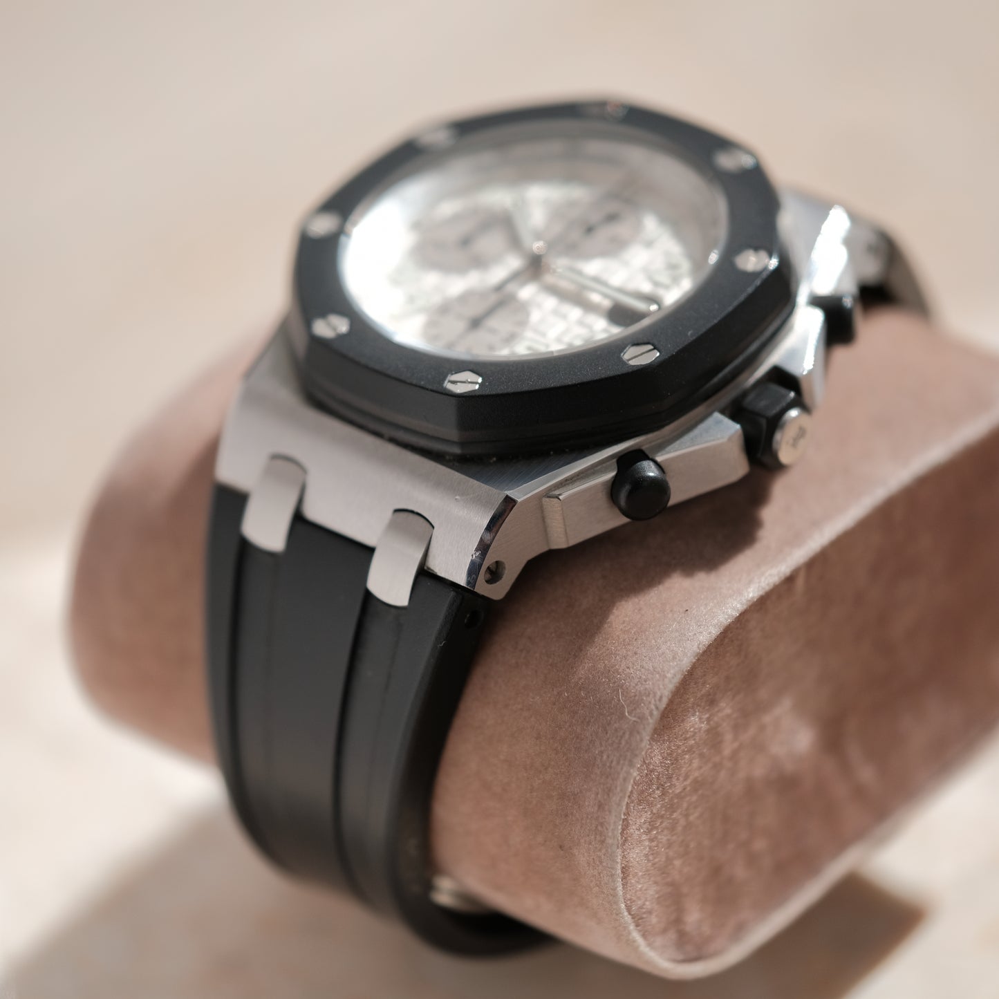 2011 Royal Oak Offshore Silver Rubberclad 25940SK, Box & Papers.