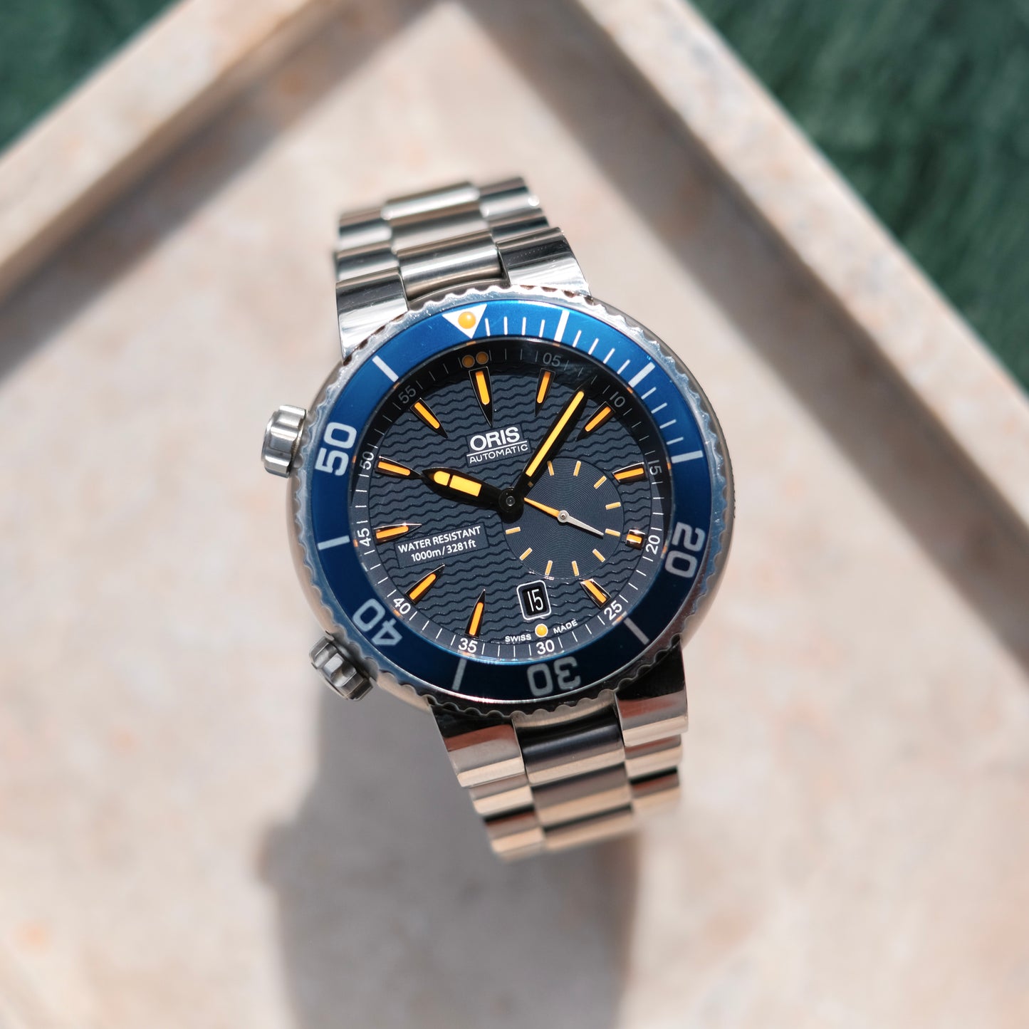 2010 7609 Diver Great Barrier Reef Limited 1000 pieces, Box & Papers.